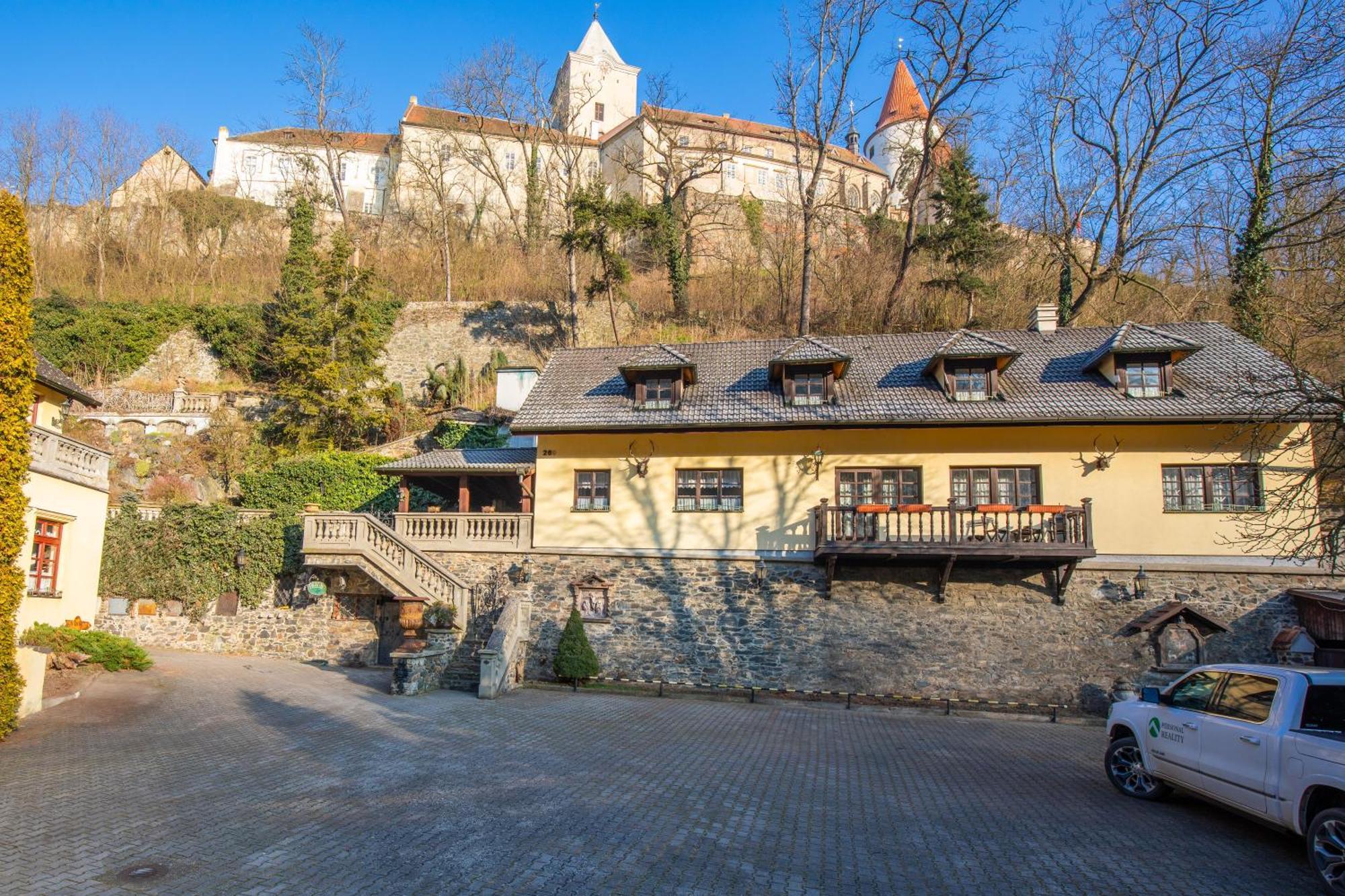 Resort U Jelena Krivoklat Luaran gambar
