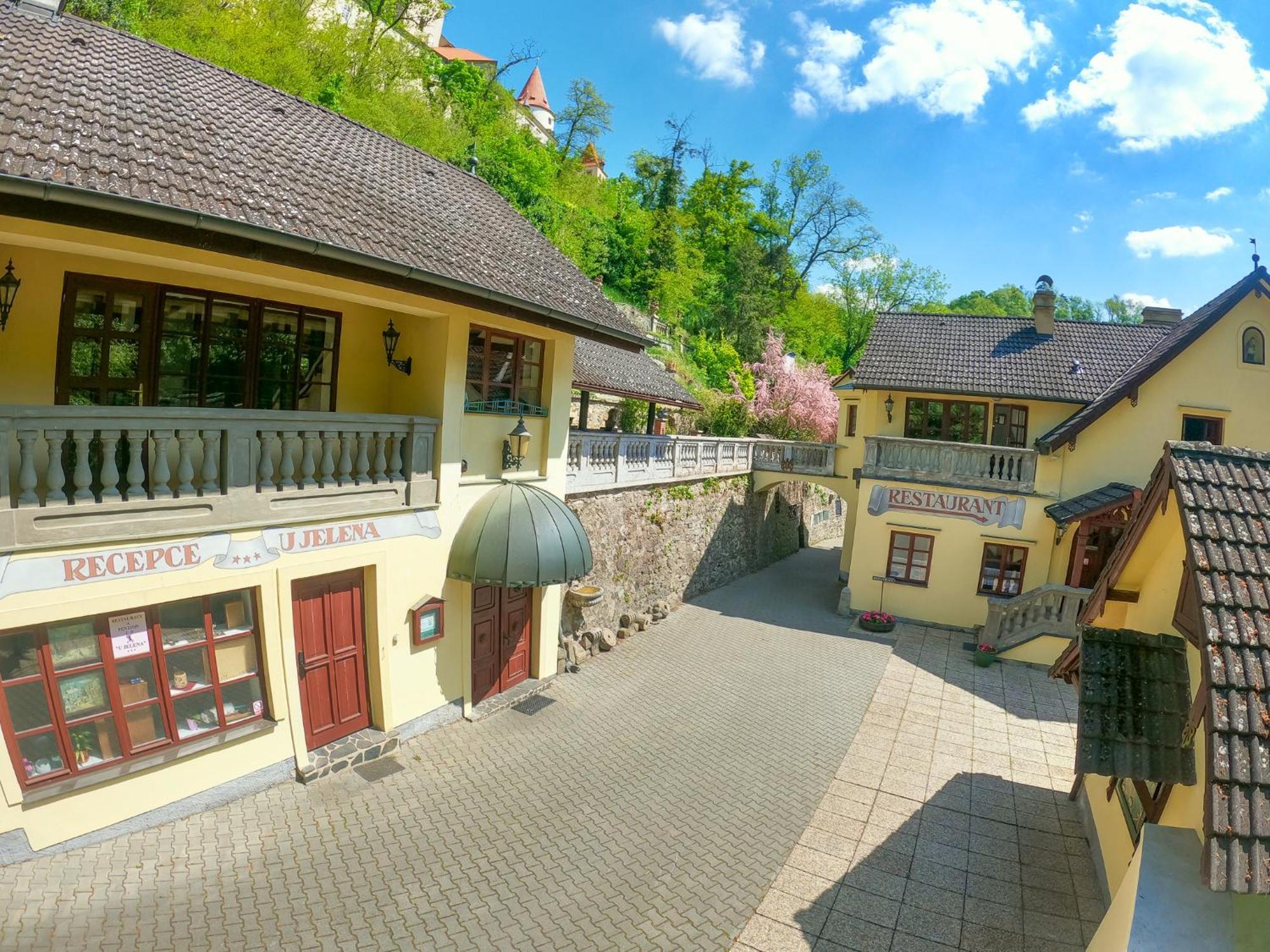 Resort U Jelena Krivoklat Luaran gambar